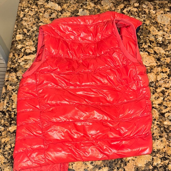 Vineyard Vines Red Puffer Vest - Picture 4 of 4
